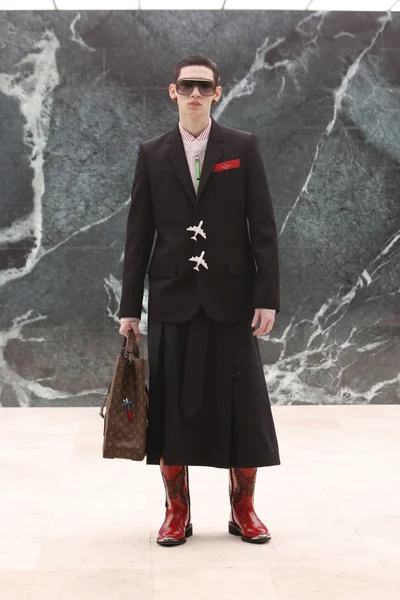 Look 10